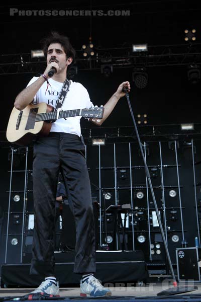 THERAPIE TAXI - 2019-07-04 - HEROUVILLE SAINT CLAIR - Chateau de Beauregard - Scene John - Raphaël Faget-Zaoui